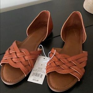 Universal thread Sandals
